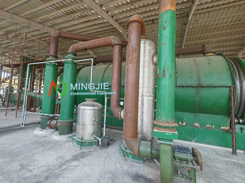 Plastic Pyrolysis Machine
